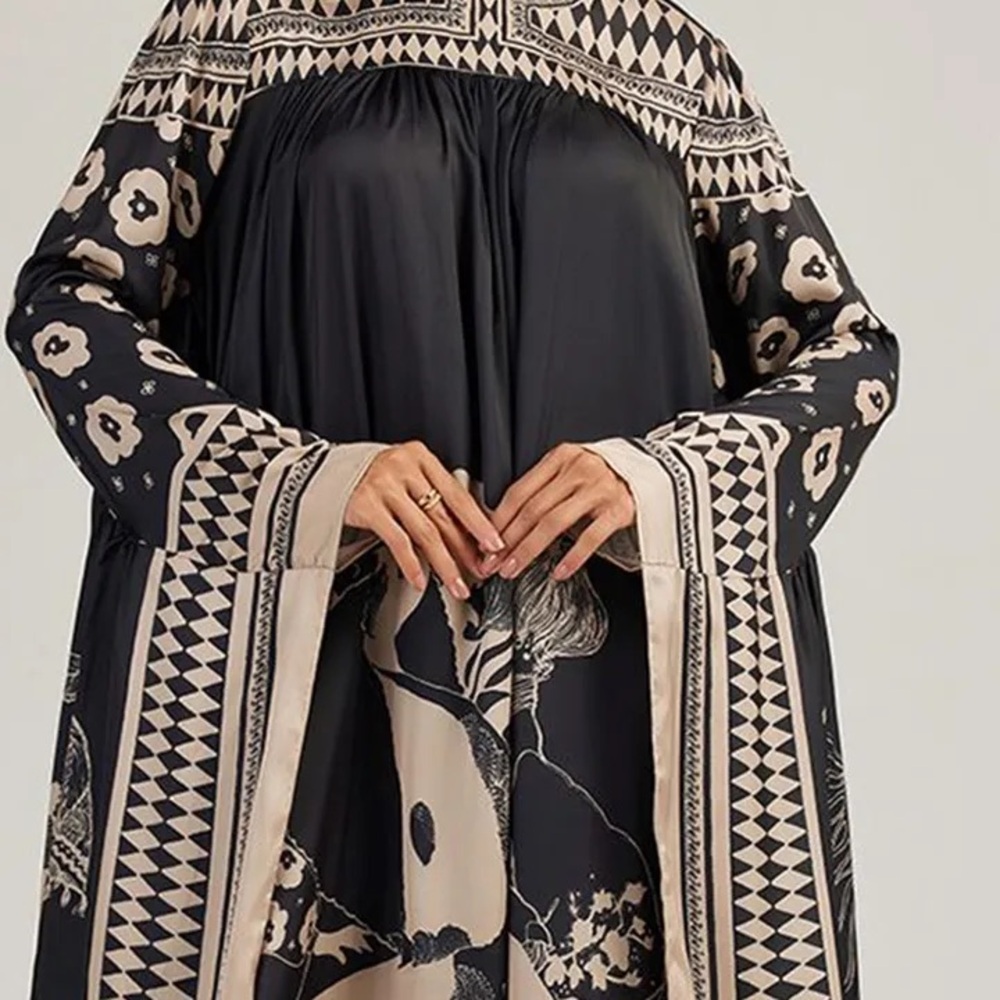 Designer-Style Motif Printed Black & Cream Long Sleeve Maxi Dress - Picture 2 of 8
